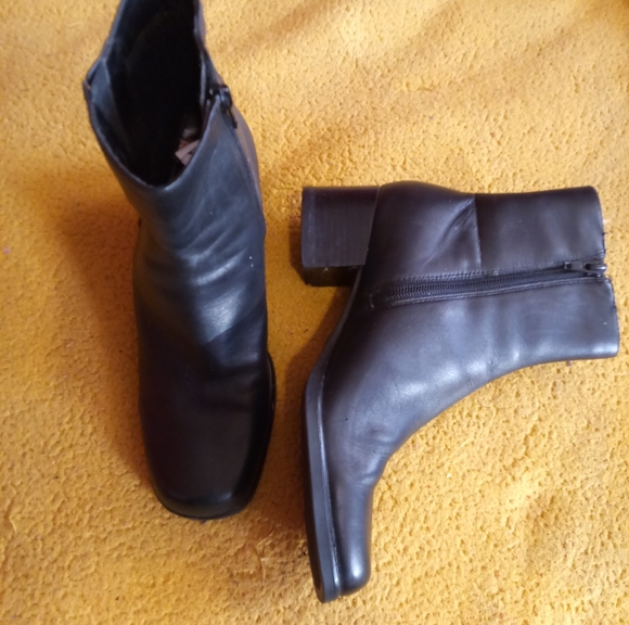 St. John's Bay Shoes - 🛍BUNDLE ONLY🛍 ST JOHN'S BAY LADIES BLACK GENUINE LEATHER ANKLE BOOTIES